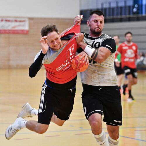 Die Weilheimer Handballer müssen sich in Nürtingen auf eine harte Gangart einstellen. Symbolbild: Markus Brändli
