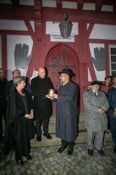 Mahnwache vor der Esslinger Synagoge für die Opfer von Halle.