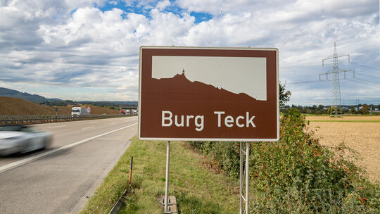 Autobahnschild "Burg Teck"