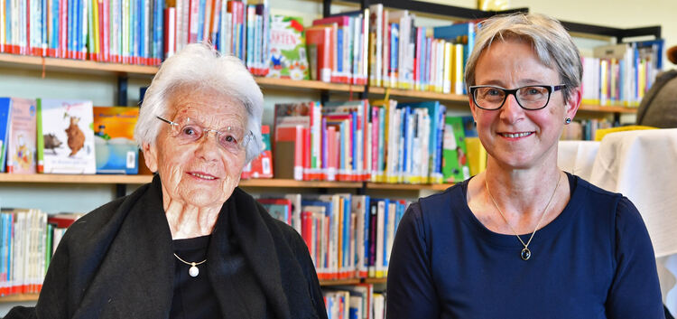 Ella Dangel (links) und Margret Russ haben die Bücherei geprägt.