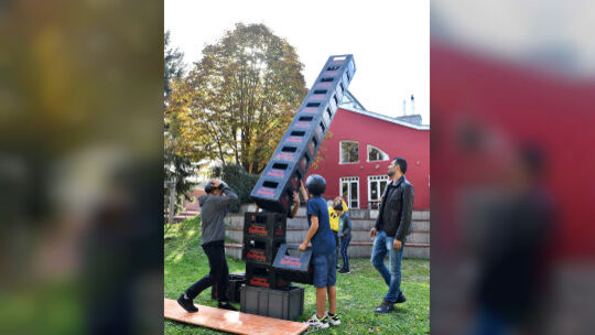 Kistenstapeln war angesagt. Foto: pr Kistenstapeln war angesagt. Foto: pr