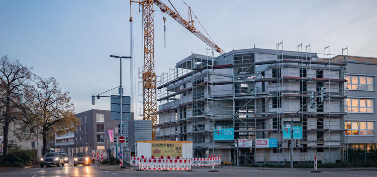 Es gibt Verzögerungen bei den Bauarbeiten in der Dettinger Straße. Foto: Carsten Riedl
