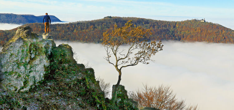 Eine Inversionswetterlage bescherte der Schwäbischen Alb am Sonntag herrliches Wetter, während das Tal in einem Wattemeer versan