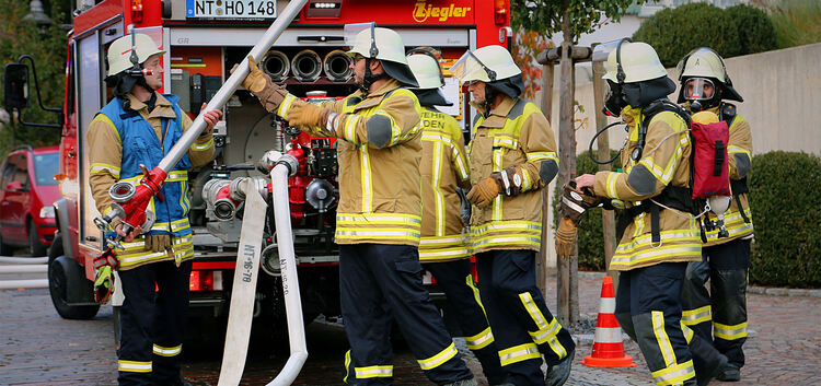Volle Manpower und sämtliche Gerätschaften: Bei der Hauptübung der Freiwilligen Feuerwehr ging es zur Sache. Foto: Daniela Haußm