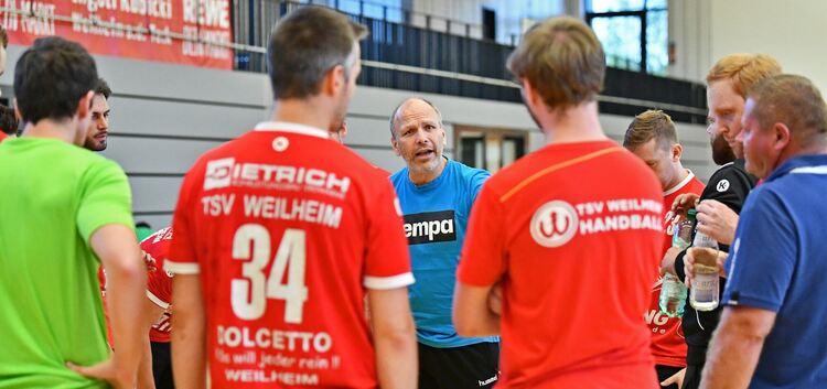 Findet momentan offenbar die richtigen Worte: Weilheims Trainer Michael Rehkugler. Foto: Markus Brändli