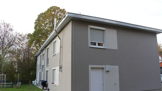 So wie der Neubau in der Kitteneshalde soll auch das Gebäude im Ötlinger Ginsterweg ausfallen: Ein Haus mit zwei Stockwerken, vi