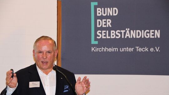 Dr. Jörg Mosolf informierte seine Unternehmerkollegen über die Innovationen der Mosolf-Gruppe.Fotos: Katja Eisenhardt Dr. Jörg Mosolf informierte seine Unternehmerkollegen über die Innovationen der Mosolf-Gruppe.Fotos: Katja Eisenhardt