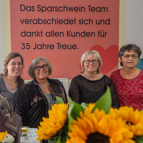 Julia Oberrenner, Gabriele Oberrenner, Michaela Klamt-Stiehler und Rose Hiller (von links) stehen noch bis Weihnachten im „Spars