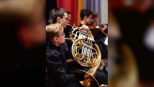 Das Symphische Orchester des Musikschule beim Konzert "Musik macht stark" im Kirchheimer Bohnauhaus. Foto: Markus Brändli