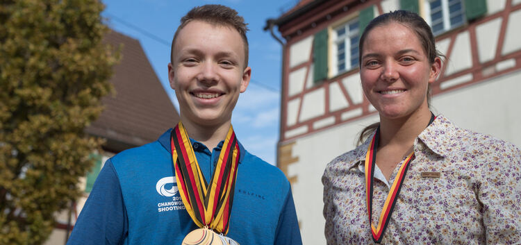 Auch die beiden derzeit erfolgreichsten Sportler Neidlingens, Max Braun und Karoline Brüstle, sind geehrt worden. Archiv-Foto: R