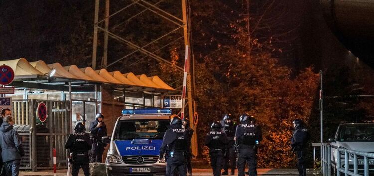 Am Donnerstagabend kurz nach 20 Uhr kam es im Esslinger Stadtteil Bruehl zu einem grossen Polizeieinsatz. Nach ersten Informatio