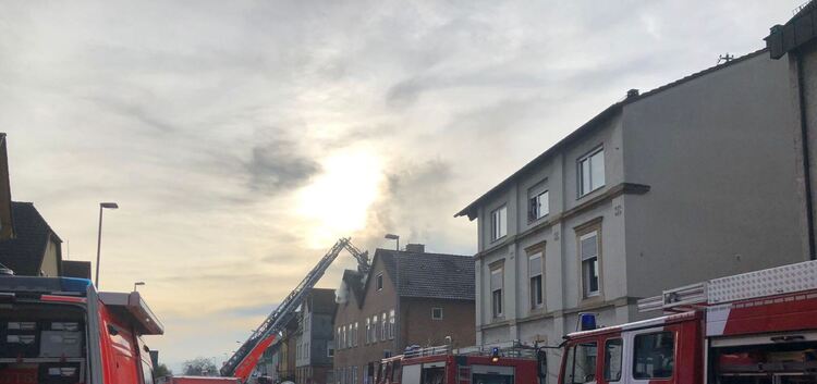 PP Reutlingen: Brand in einem Mehrfamilienhaus in Esslingen, Plochinger Strasse, Tatzeit: 23.11.19, 09:27 Uhr,