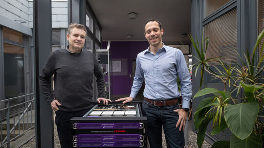 Dr. Tim Ganser (rechts) und Carsten Wilde stehen für die Kirchheimer Firma Starline Computer. Dieses Unternehmen steuert stolze