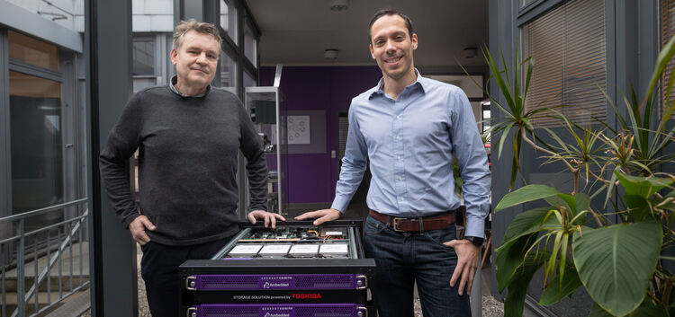Dr. Tim Ganser (rechts) und Carsten Wilde stehen für die Kirchheimer Firma Starline Computer. Dieses Unternehmen steuert stolze