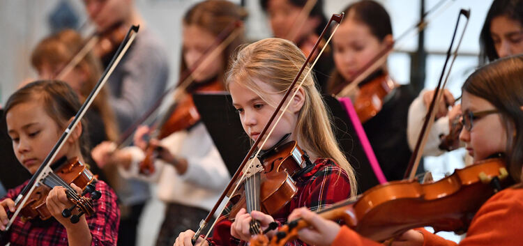 Panorama musikpädagogischer Arbeit: Das Publikum erlebte eine Vielfalt an Instrumenten und Klängen.Fotos: Markus Brändli