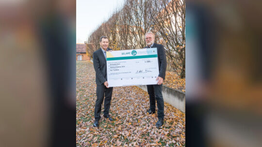 Die Kreisbaugenossenschaft steuert 1000 Euro für die Weihnachtsaktion bei.