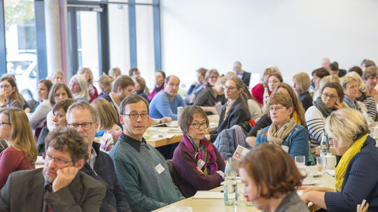 Hunderte Religionslehrer wurden die Gleichnisse Jesu nahegelegt.