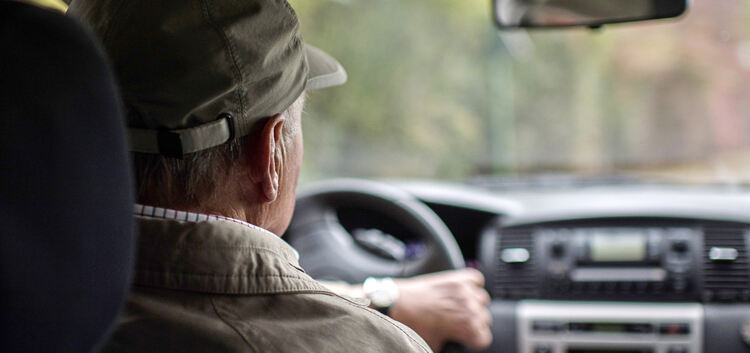 Das Auto hat für manche älteren Menschen ausgedient: Wer sich beim Fahren nicht mehr sicher fühlt, kann seinen Führerschein abge