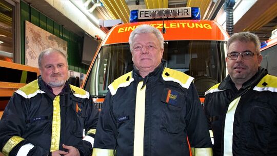 Michael Bricki, Roland Schultheiß und Andreas Bezler (von links) hoffen auf Feiern ohne Feuer.Fotos: Thomas Krytzner