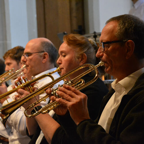 Konzert zum Ende des JubiläumsjahrsOwen. Mit einem beeindruckenden Gottesdienst in der Marienkirche hat der CVJM-Posaunenchor Ow
