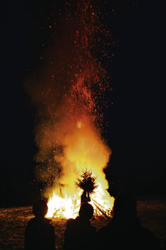 In Gutenberg werden Weihnachtsbäume verbrannt. Symbolbild: Jörg Bächle