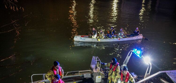 Mit Booten und Tauchern wurde nach dem Mann im Neckar gesucht.Foto: SDMG/Kohls
