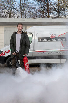 Er kämpft für den Brandschutz und spendet für die gute Sache: Markus Schurr von Brandschutz Unger in Schlierbach.Foto: Carsten R