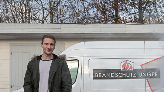 Er kämpft für den Brandschutz und spendet für die gute Sache: Markus Schurr von Brandschutz Unger in Schlierbach.Foto: Carsten R