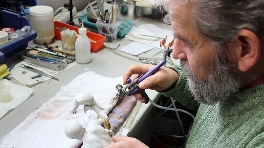 Vasendoktor in der Werkstatt