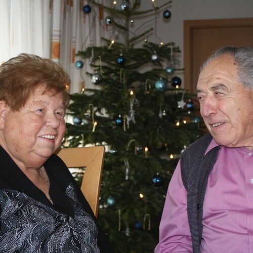 Dagmar und Erwin Maier erfreuen sich nicht nur bester Gesundheit und strahlen um die Wette, sondern sind auch noch nach 60 Eheja