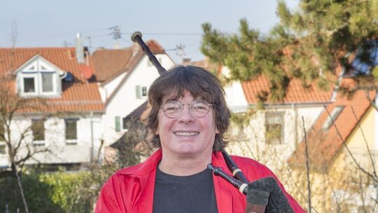 Reinhard Müller beweist an vielen Instrumenten sein können. Foto: Peter Diertrich