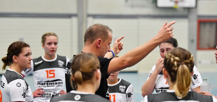 HSG-Trainer Markus Weisl muss seine Mannschaft auf einen robust zu Werke gehenden Gegner vorbereiten.Foto: Markus Brändli