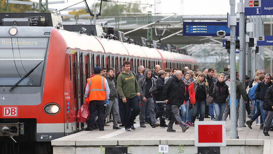 Bahnhof - S Bahn - SBahn - S-Bahn