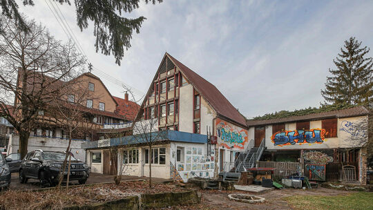 Das „Hinterhaus“ der Linde soll komplett neu entstehen. Bis die Bauarbeiten beginnen können, wird allerdings noch viel Zeit vers