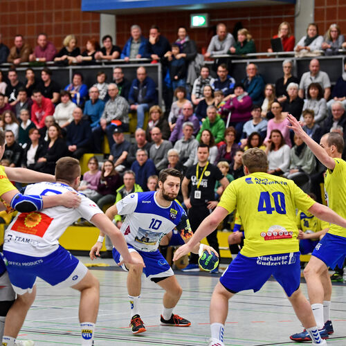 Die VfL-Handballer um Kapitän Robin Habermeier hat den sechsten Sieg in Folge gelandet. Foto: Markus Brändli