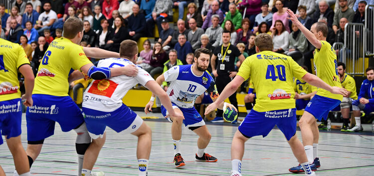 Die VfL-Handballer um Kapitän Robin Habermeier hat den sechsten Sieg in Folge gelandet. Foto: Markus Brändli