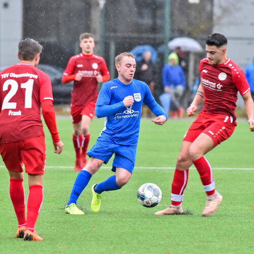Blau dominiert Rot: Samuel Bosler und VfL-Kollegen haben gegen die klassenhöhere TSV Oberensingen einen überraschenden Sieg eing