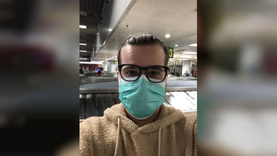 Gleich am Gepäckband am Flughafen in Peking hieß es: Masken auf! Foto: Marc W.