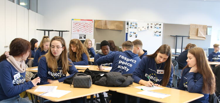 Die Schüler der Jakob-Friedrich-Schöllkopf-Schule bereiten mit Vertretern der Partnerschulen ein Projekt vor.Foto: pr