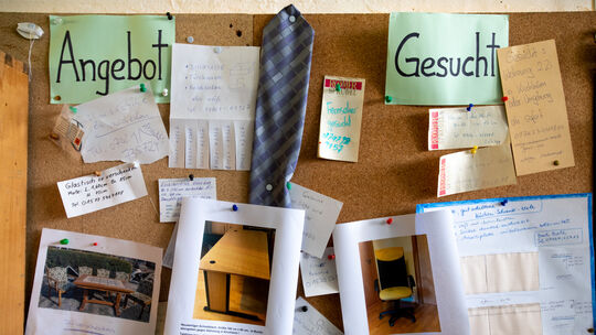 Gezielt suchen und anbieten - das geht in der Schenkscheune auch. Foto: Jean-Luc Jacques Gezielt suchen und anbieten - das geht in der Schenkscheune auch. Foto: Jean-Luc Jacques