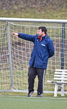 Nächster Fingerzeig für Weilheims Coach Benjamin Geiger. Foto: Markus Brändli