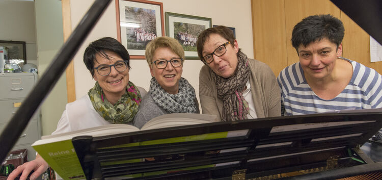 25 Jahre „anima musica:“ von links Birgitt John, Irene Issler (Gründungsmitglied), Martina Saida (Gründungsmitglied) und Annegre