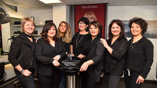 Das Team vom Weilheimer Salon Regina unterstützt die Weihnachtsaktion.Foto: Markus Brändli