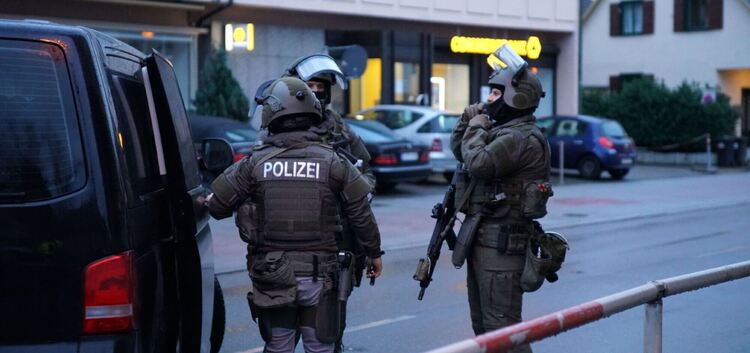 Großer Polizeieinsatz in Plochingen. Foto: SDMG