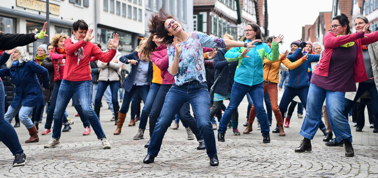 Tanz-Flashmob der Frauenliste , One Billiom Rising/Foto: Markus Brändli
