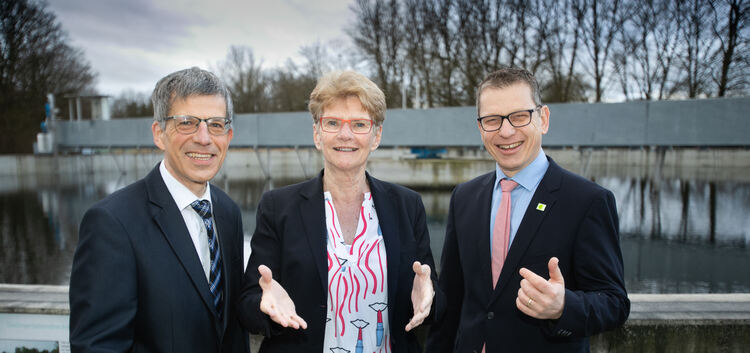 Als Verbandsvorsitzende hat sich Angelika Matt-Heidecker unter anderem von ihrem Stellvertreter Steffen Weigel (rechts) und von
