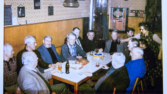 Rentnerkonferenz 1981 - Bahnhof Dettingen - Geschichtsverein und Landfrauenverein - Gasthausgeschichten mit Karl Oesterle und Ru Rentnerkonferenz 1981 - Bahnhof Dettingen - Geschichtsverein und Landfrauenverein - Gasthausgeschichten mit Karl Oesterle und Ru
