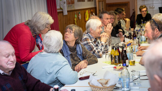 Bahnhof Dettingen - Geschichtsverein und Landfrauenverein - Gasthausgeschichten mit Karl Oesterle und Rudi Dölfel