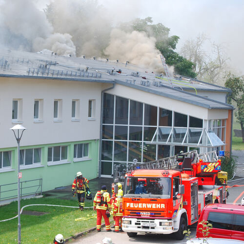 Bei dem Brand 2018 ist die Rulamanschule komplett abgebrannt. Foto: Alexander Thomys