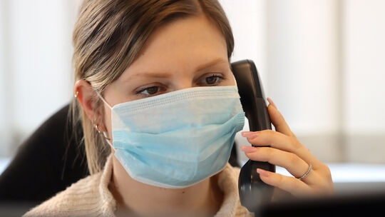 Manche setzen in Zeiten des Coronavirus auf Mundschutz.Foto: Jörg Bächle